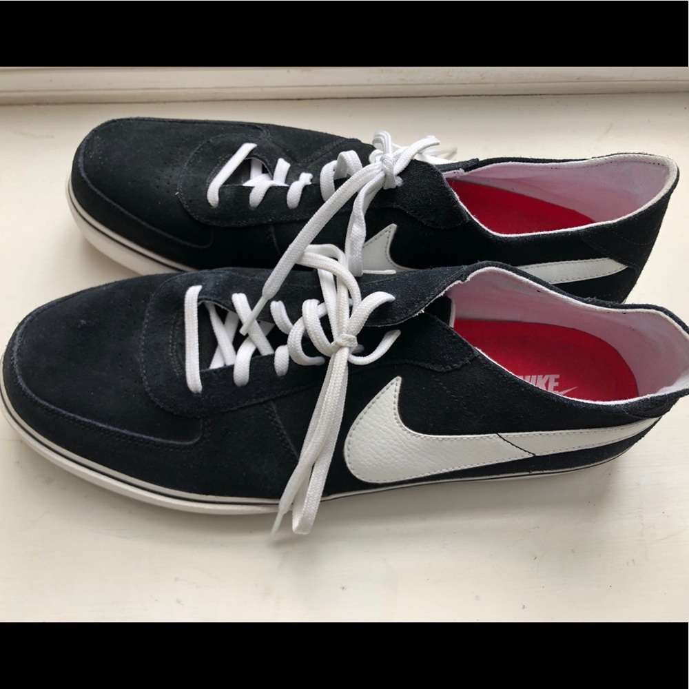 EUC Nike sneakers